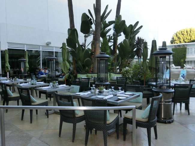 テーブル席もあります。