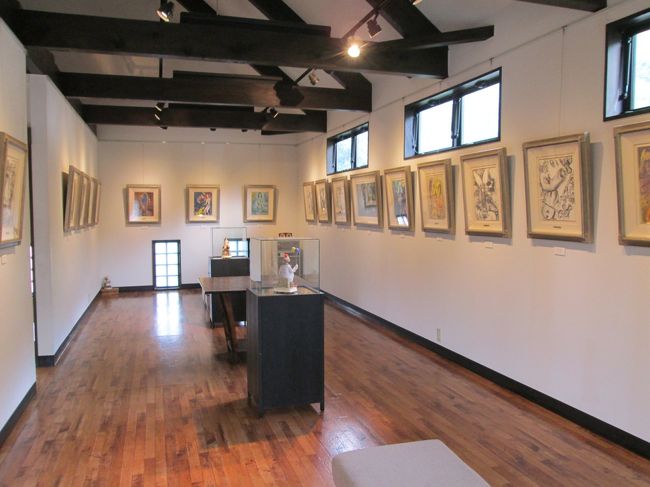 外は賑わっていましたが、ここは入館料が必要なためか空いていました。<br />のんびりシャガールのリトグラフを堪能。<br />その後下の喫茶店で湖を眺めながらコーヒーをいただきました。