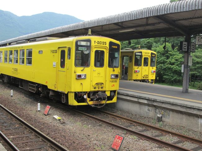 この電車はさっきからずっと止まっているけど、どこへ行くんでしょうね？