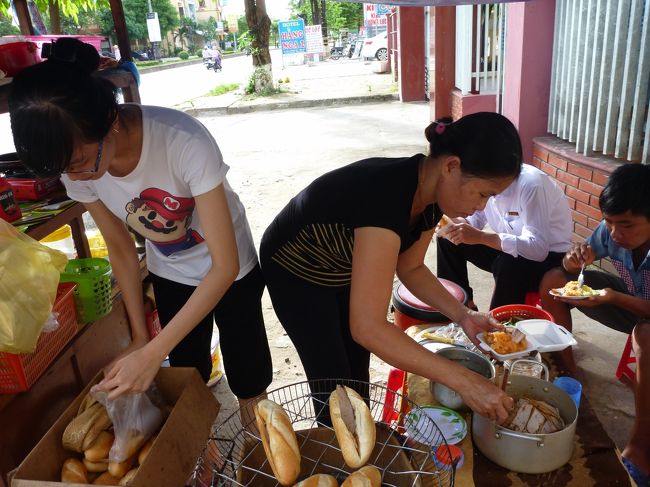 今朝は昨日のパインミーをいただいて朝食。<br />朝食後ホテルをチェックアウトして空港へ。