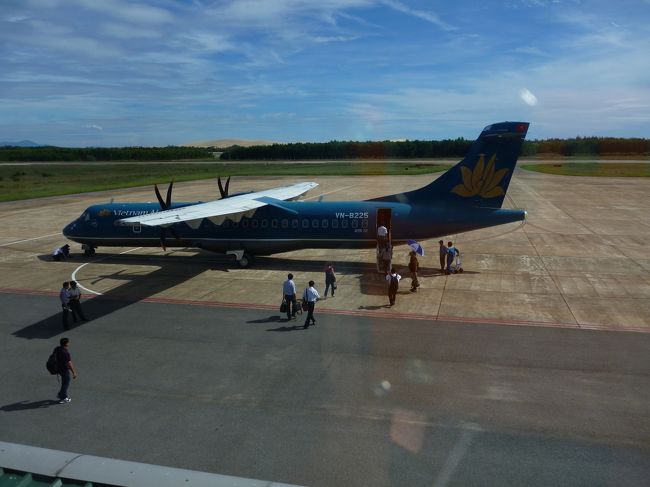 ドンホイから国内線でハノイへ。<br />ハノイの空港からはいつものとおりミニバスで<br />ベトナム航空へ。