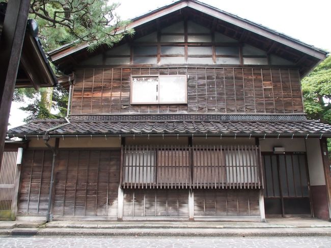 大屋家正面の　住宅もさりげなく　風情あり。　