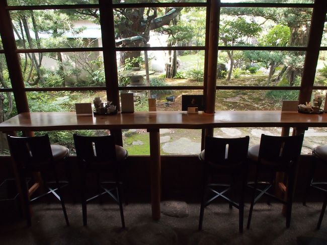 中にカフェもあります。