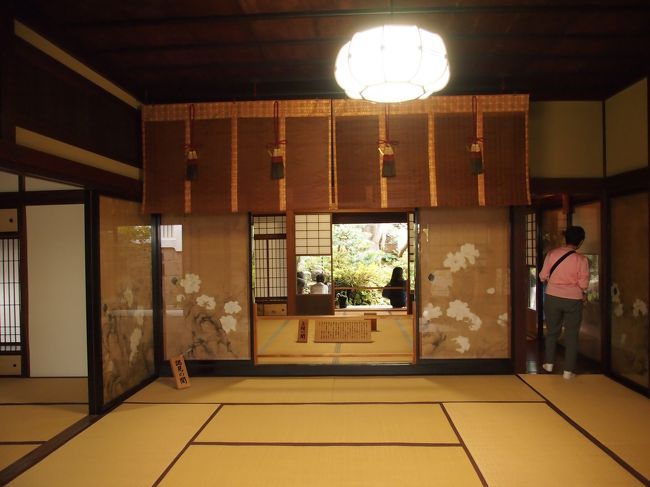 手前、謁見の間。　向こうに上段の間。