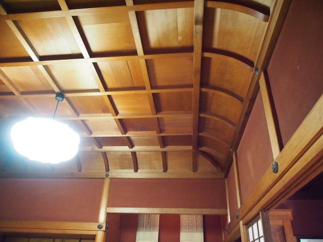 上段の間の天井。