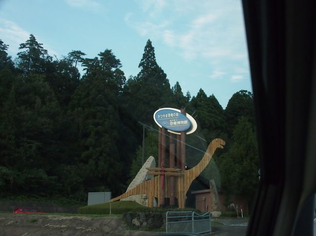 恐竜博物館の入り口でした。<br /><br />孫がいたら　はしゃぐか、びびるか？