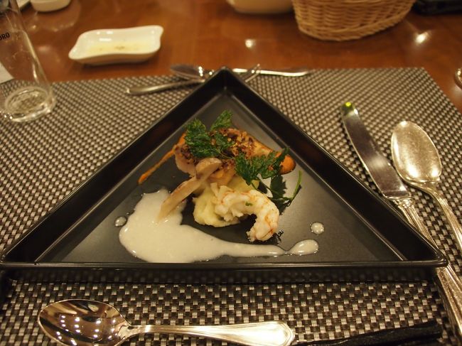 ペーシィ。お魚は　さっぱりとした焼き魚、甘鯛con胡桃。　海老と初松茸。