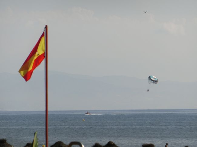 パラセイリングが見えました！<br /><br />楽しそう・・・でもそんな時間はありません。