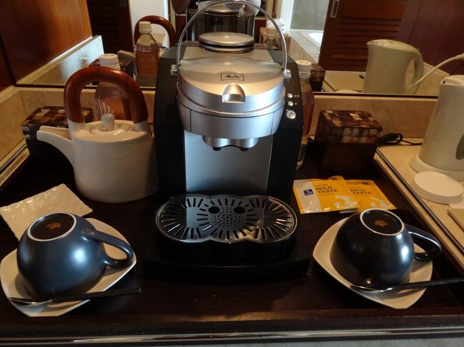 無料のお水にお茶やコーヒー。