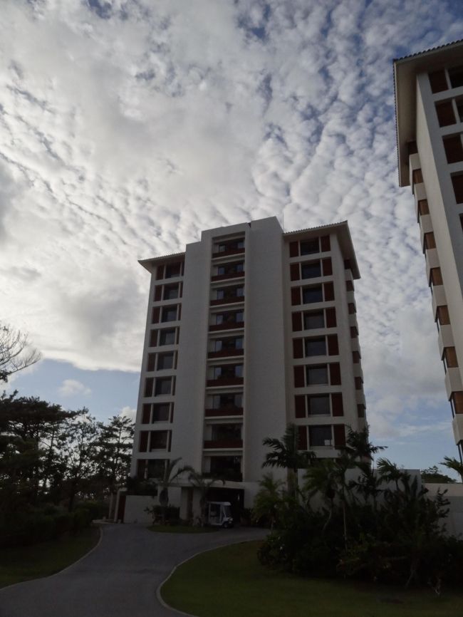 こちらがお部屋のある棟。<br />２棟あり、奥の方が少し海に近いかなぁ！？