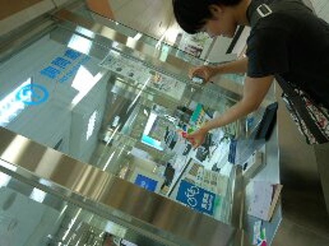 とりあえずじゅんちゃんと<br /><br />観光へ。<br /><br />松山南京駅で　悠遊カードを購入。