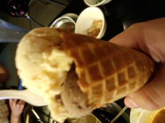 お約束の2段<br /><br /><br />お腹も満足　まだ20時前なのでとりあえず<br />夜市へ行こうという事に