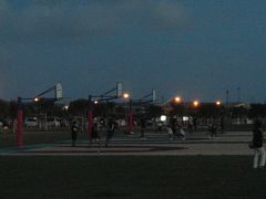 夕方、豊崎海浜公園に歩いて来ました。
ホテルから徒歩７分くらい。