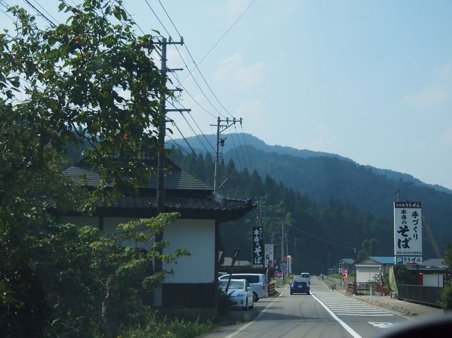 少し走ったあたりに　お蕎麦屋さんが集中。