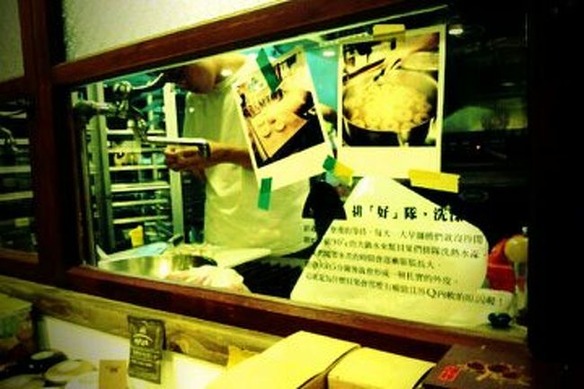 ベーグルは店頭で作っています。