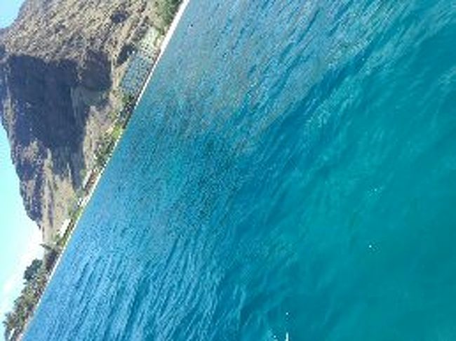 海の透明度すごいです！<br /><br />7月ですがまだ寒いです。。。<br /><br />ウエットスーツもレンタル出来ます<br /><br />ウエットスーツを着ると浮くのでちょっと安心ですね。<br /><br />船で30分程イルカの群れ発見<br /><br />(みんないっきに海に飛び込みます)<br /><br />ほんとうまじかでイルカと泳げて最高です。<br /><br />またリピしたい