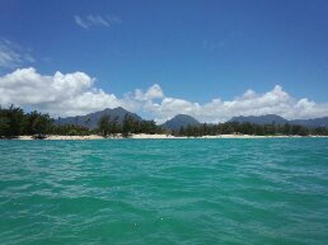 カヤックのコースは大きく2つあって<br /><br />私たちは初心者コースを目指します。<br /><br />カヤックからカイルアビーチ！<br /><br />本当綺麗です