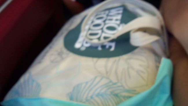 お向かいのホールフーズでまたごはんです<br /><br />旦那さんのお気に入り。<br /><br />エコバック　99¢から売っているのでこちらもお土産に何点か購入<br /><br />お菓子などのお土産はホールフーズ横のスーパーで<br />買うとお安いです<br /><br />