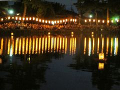 でも、興福寺の五重塔が見える場所や、満月の見える場所は、すでにすごい人だかり^_^;

この写真に写ってる場所（対岸）も、五重塔がバッチリ見える辺りです。

私が陣取った場所は、五重塔も満月も、ちょうど背後にあたる不人気な場所(笑)

猿沢池の北東から北寄り、五重塔から五十二段を下ってすぐの場所は比較的空いてましたよ〜。