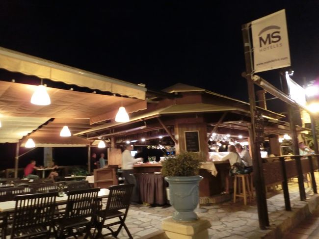 ガヤガヤしていないけれども賑わっている、