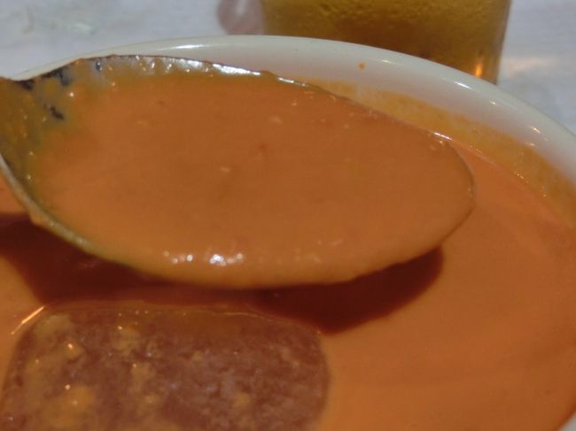 まずは、ガスパチョ。<br /><br />豚のしっぽさんの「ガスパチョ食べたい！」で、3人ともオーダー。<br />普通に美味しい。