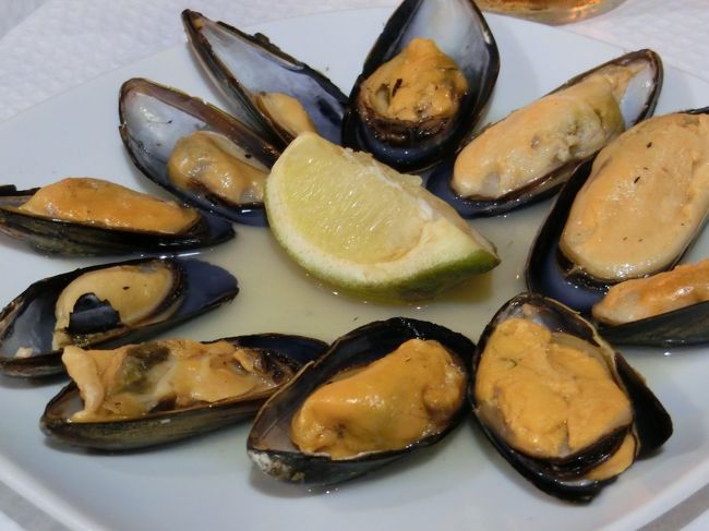 ムール貝の蒸しもの。<br /><br />こちらのお店、大賑わいでしたが。<br />きっと地元の方向けの味付けなんだね・・・という意見にまとまりました。