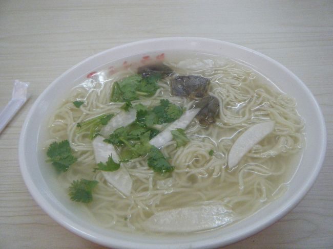 ちなみに、蘭州ラーメンは、こんな感じです。博多の細麺に近いし、蘭州は山の中なのに海辺のあっさりした味です。ちなみに蘭州の蘭は「兰」と毛虫みたいになります。そうそう、「丰田(fēng ti&amp;aacute;n)」は豊田ですホンダではありません。