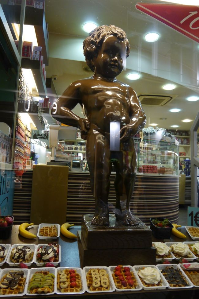 レオニダスのチョコで出来た小便小僧<br /><br />光のイタズラ。。絶妙なモザイク（笑）<br /><br />