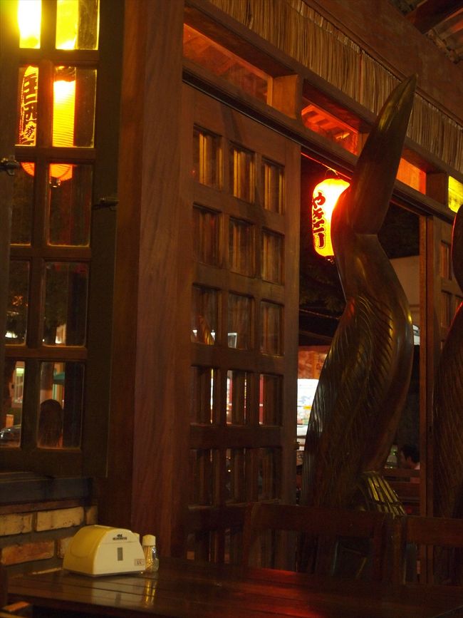 夕飯はガイドさんがやっているお店に。<br /><br />赤提灯