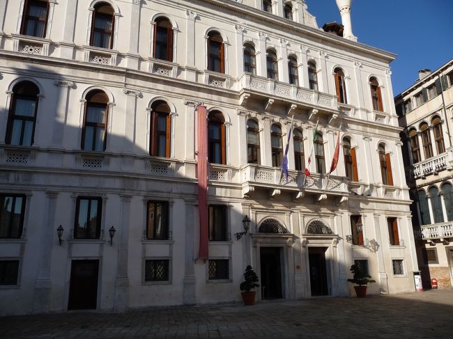 カナルグランデから見た建物。