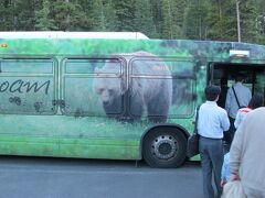 高級ホテル リムロック・リゾート（Rimrock Resort）がアッパー温泉のすぐ近くにあり、そこからバスに乗って ダウンタウンに戻ります。