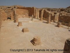 マムシト国立公園(&#1490;&#1503; &#1500;&#1488;&#1493;&#1502;&#1497; &#1502;&#1502;&#1513;&#1497;&#1514;(Mamshit National Park))

ペトラ(&#1575;&#1604;&#1576;&#1578;&#1585;&#1575;&#1569;(Petra))とガザ(&#1506;&#1494;&#1492;(Gaza))とを結ぶ交易路上に位置し、アヴダッド国立公園(&#1490;&#1503; &#1500;&#1488;&#1493;&#1502;&#1497; &#1506;&#1489;&#1491;&#1514;(Avdat National Park))と同じく「ネゲヴ砂漠の香の道と都市群(&#1491;&#1512;&#1498; &#1492;&#1489;&#1513;&#1502;&#1497;&#1501;(Incense Route - Desert Cities in the Negev))」として世界遺産に登録されている遺跡です。


マムシト国立公園：http://ja.wikipedia.org/wiki/%E3%83%9E%E3%83%A0%E3%82%B7%E3%83%88
マムシト国立公園：http://old.parks.org.il/BuildaGate5/general2/data_card.php?Cat=~25~~250909084~Card12~&ru=&SiteName=parks&Clt=&Bur=832242460
ガザ：http://ja.wikipedia.org/wiki/%E3%82%AC%E3%82%B6