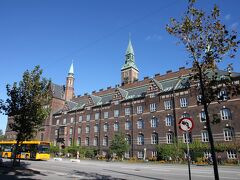 チボリ公園を抜けて大通りに出ると、コペンハーゲン市庁舎は目の前。
