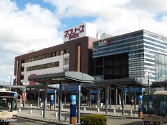 新青森駅で在来線に乗り換え、弘前駅に到着