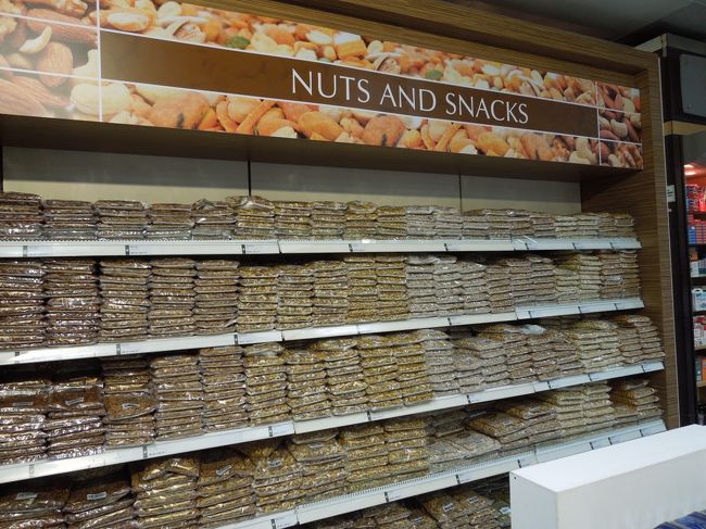 かなりのナッツが置いてあります。<br />そんなに購入する人がいるのだろうか。