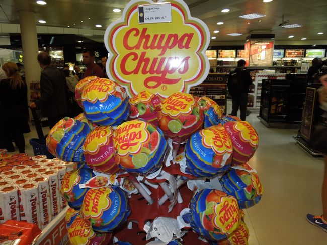 することもないので、お店をウロウロ。特に買うものもないので、椅子に座って待っこと約４時間。<br />やっとブリュッセルに向けて出発です。