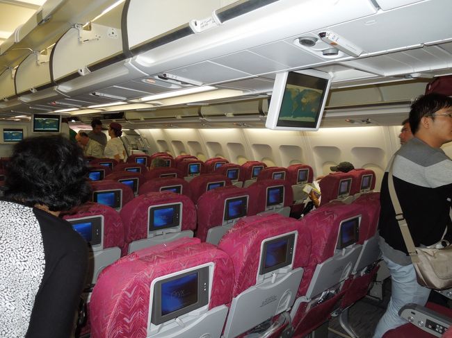 飛行機の中です。<br />中国人が多かったです。<br />ドーハからブリュッセルまで約７時間の空の旅です。