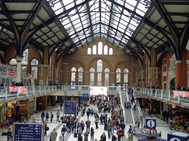 駅はさすがにそれなりの賑わいを見せています。