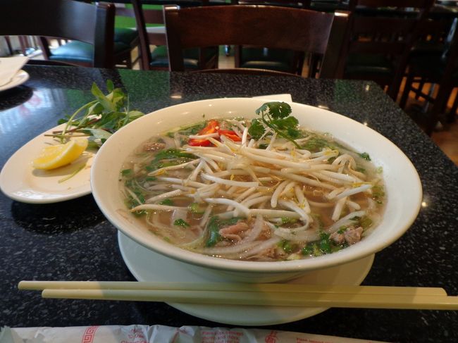 降りたバス停前にある「Tay Do Cafe」でフォーを頂きました。日本で食べるベトナム料理とはちょっと違った味。本場ベトナムの味とも違うんでしょうかね。