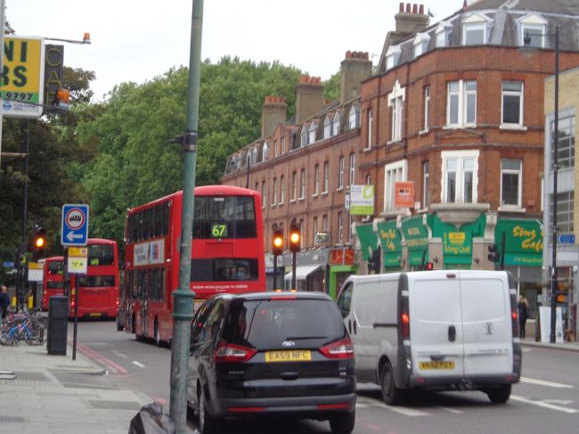 キングスランドロードでは，石を投げるとベトナム料理店に当たります。