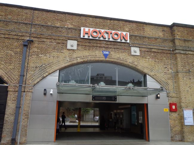 さて，初めての乗り物シリーズ第２弾！<br /><br />ホクストン駅からオーバーグラウンドに乗り込みますよ。