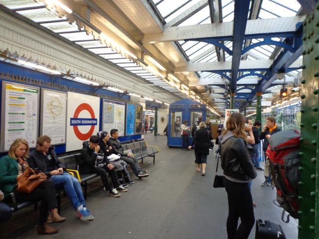 サウスケンジントン駅からグロースターロード駅まで。１区間なんだから歩けっての。