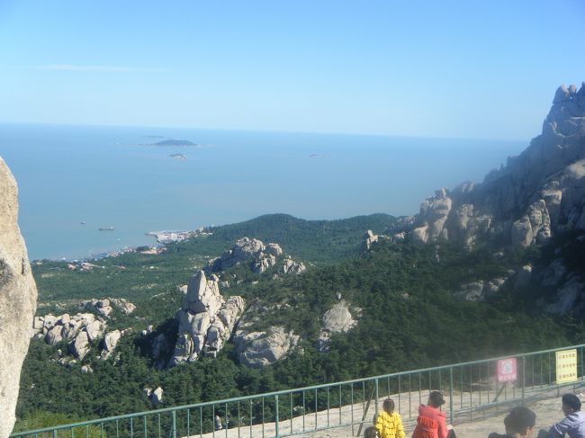 努力して登ればそこで見られる景色もまた素晴らしいものです。ちなみに、太った人は、頂上からの下山路をこそこそと登ることもできます。