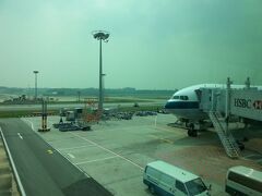 12時前に、シンガポール・チャンギ空港に到着。
・・・なんだか、こころもち、息苦しい。。。

そういえば、まだヘイズ（山火事・野焼きの煙による被害）がおさまってなかったんだった。
