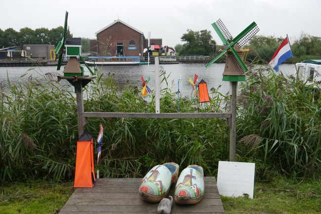 美術館をあとに風車群散策<br /><br />●【世界遺産】キンデルダイク<br /><br />曇り空から小雨。。残念です