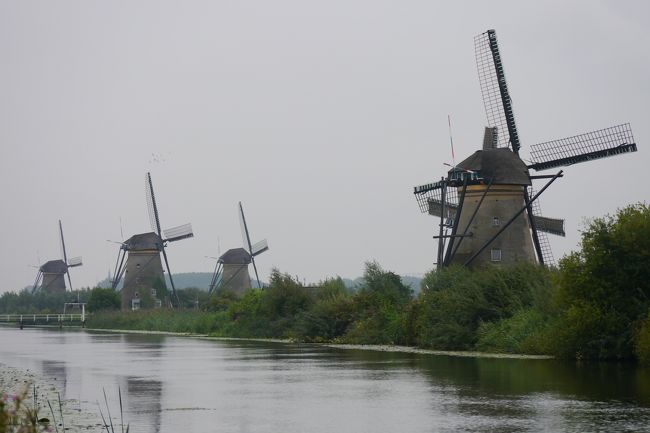 １９基の風車が立ち並ぶのだが<br /><br />残念な空模様<br /><br />