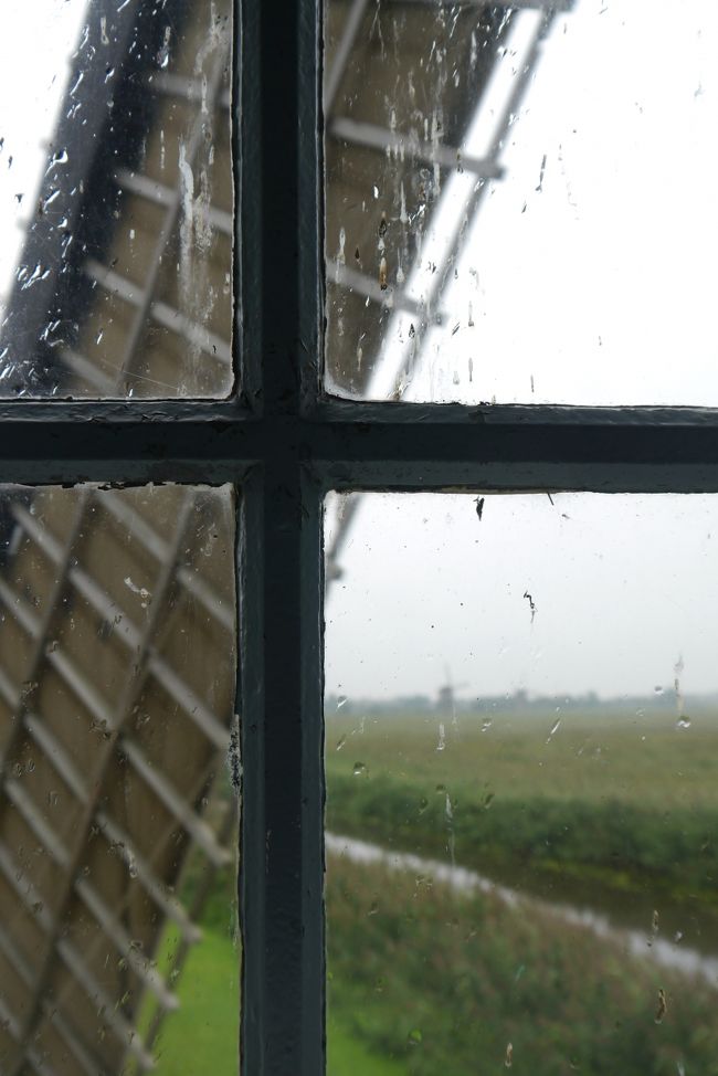 窓から風車の羽<br /><br />住みたいなぁ〜