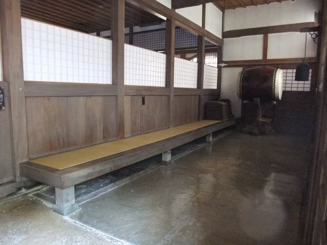 こちらは僧堂。坐禅、食事、就寝もするとか。<br /><br />映画「禅」にもこのような部屋出てきました。