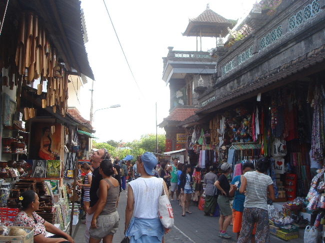 ウブドの市場。