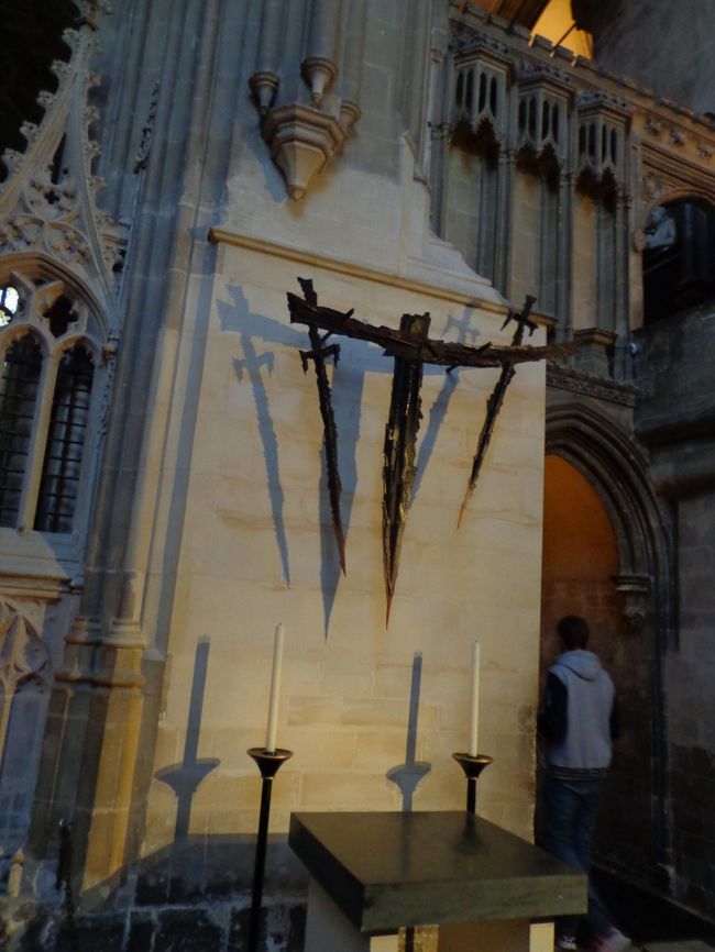 カンタベリー大司教だったトマス・ベケットがヘンリー２世の臣下たちに暗殺された現場のThe Marturdam。<br /><br />ちょっと佇んでその光景をイメージしてみます。<br /><br />霊感ある人なら何か感じるのかな。